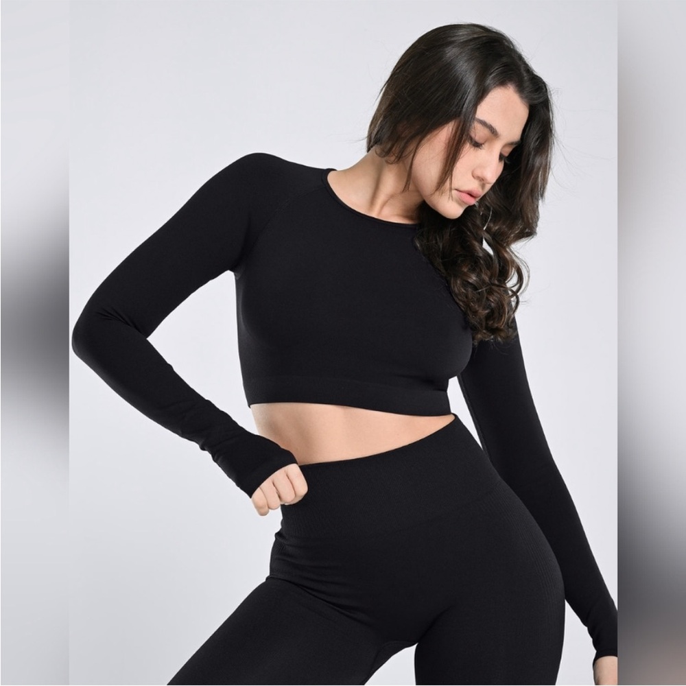Cosmolle AirWear‎ Long Sleeve Top NWT Athletic Crop Shirt Large Black Thumbholes